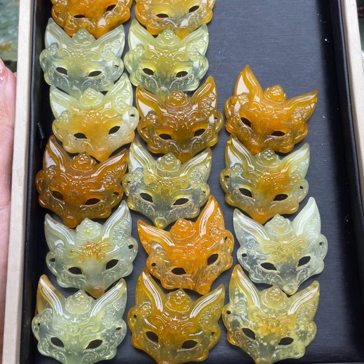 泓***ì蛇纹石玉未镶嵌颈饰