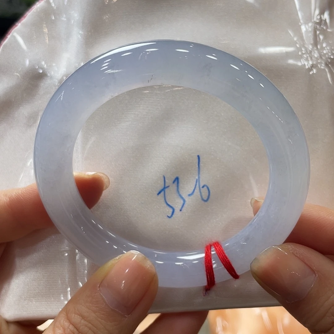 翡翠手镯未镶嵌翡翠手镯