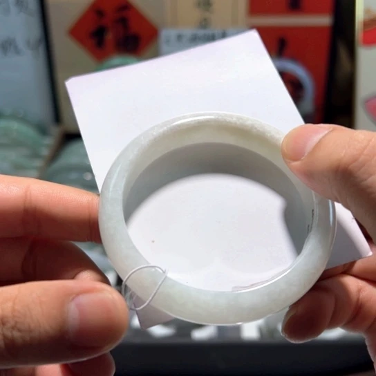 翡翠手镯未镶嵌翡翠手镯