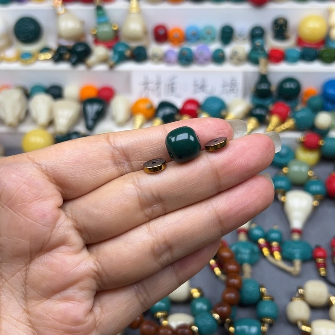 C***c颈饰琉璃卡12的地狱色老型珠