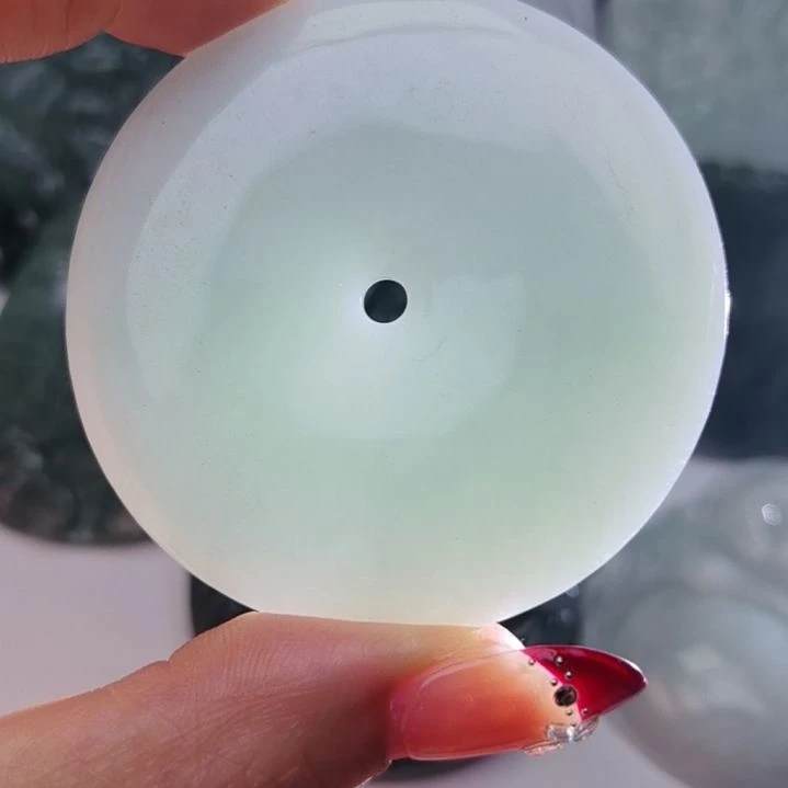 翡翠颈饰未镶嵌天然的A货翡翠多样性发货