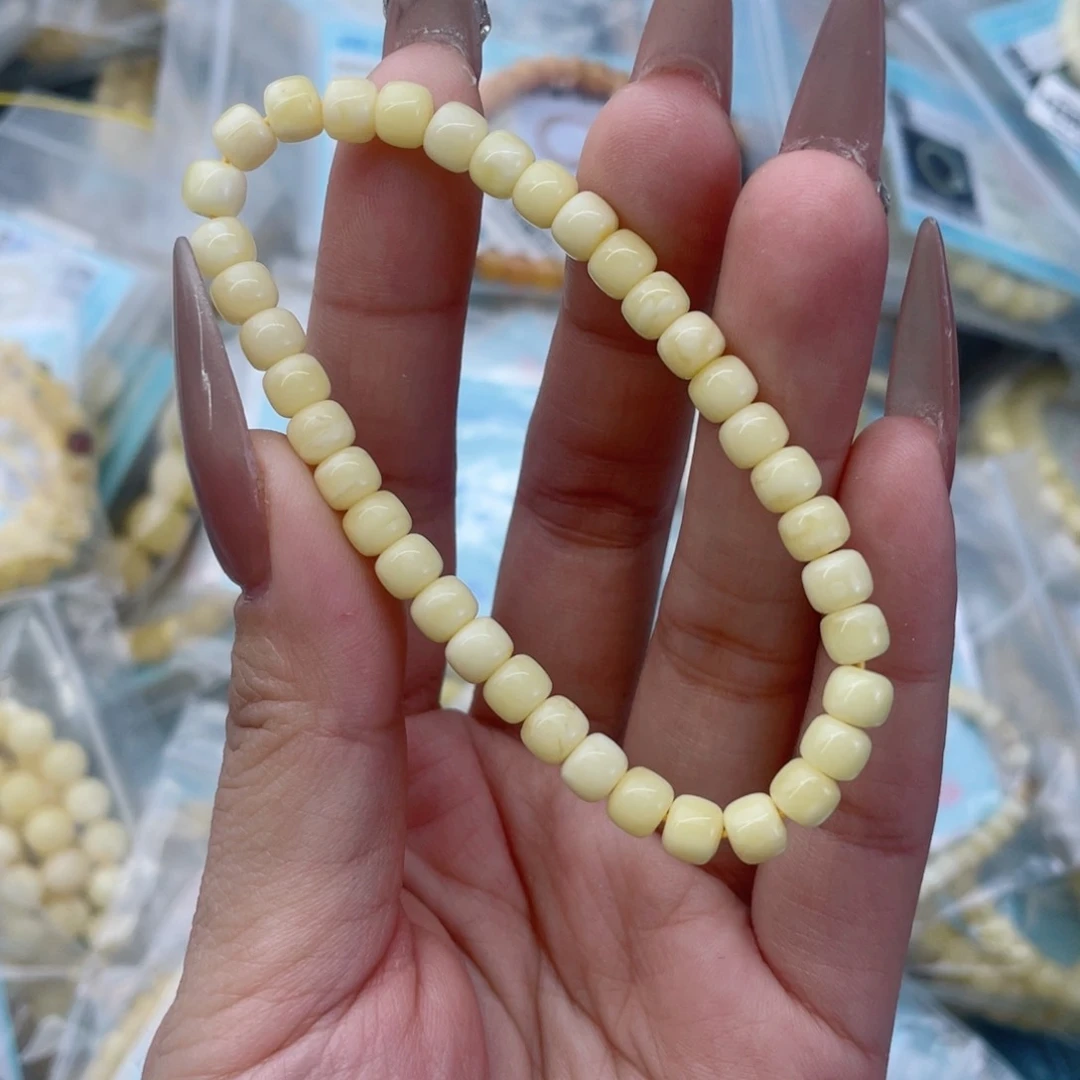 蜜蜡裸石未镶嵌蜜蜡32