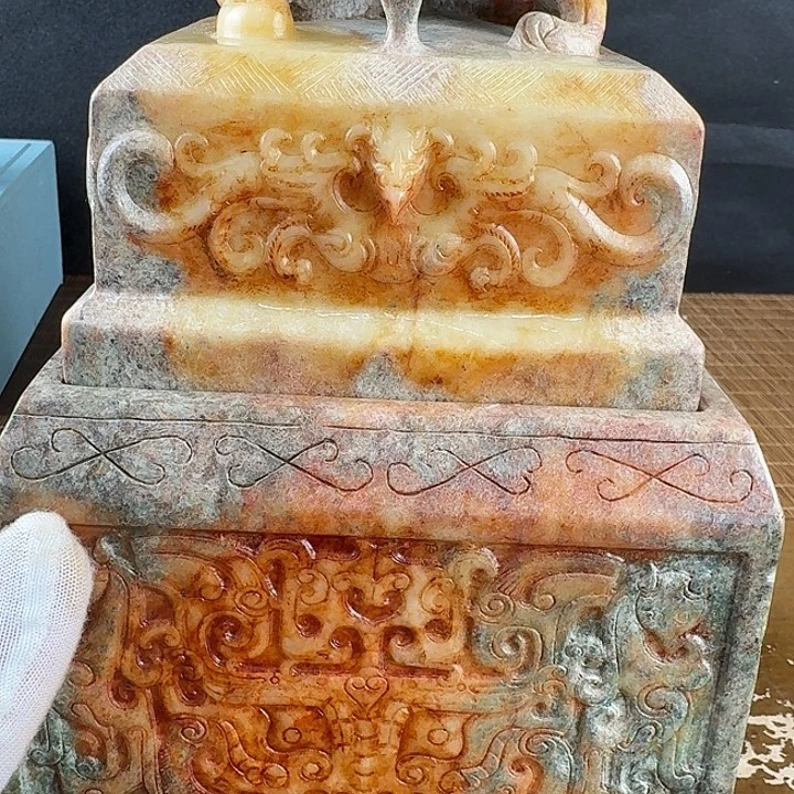 适***王未镶嵌和田玉挂件
