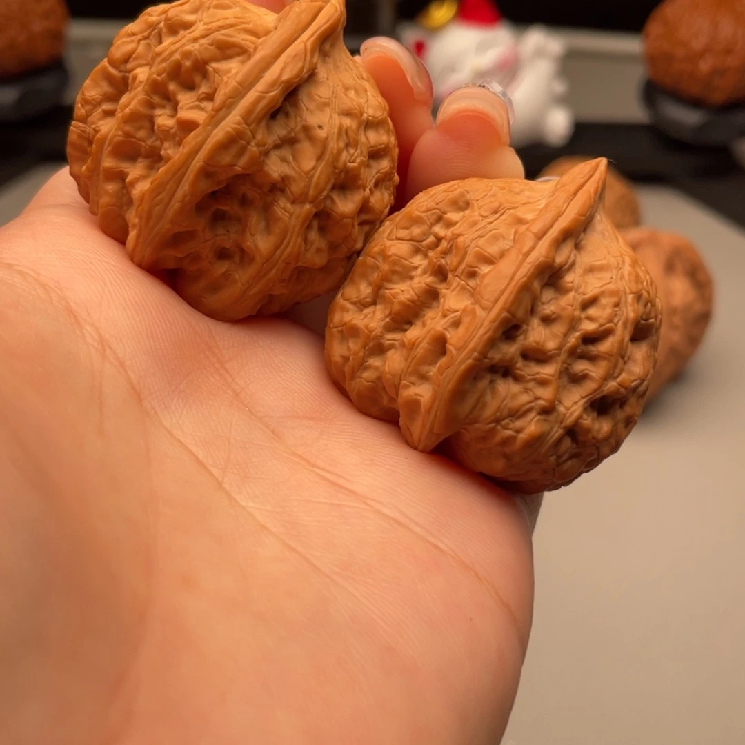 文玩核桃赤龙鸡心33