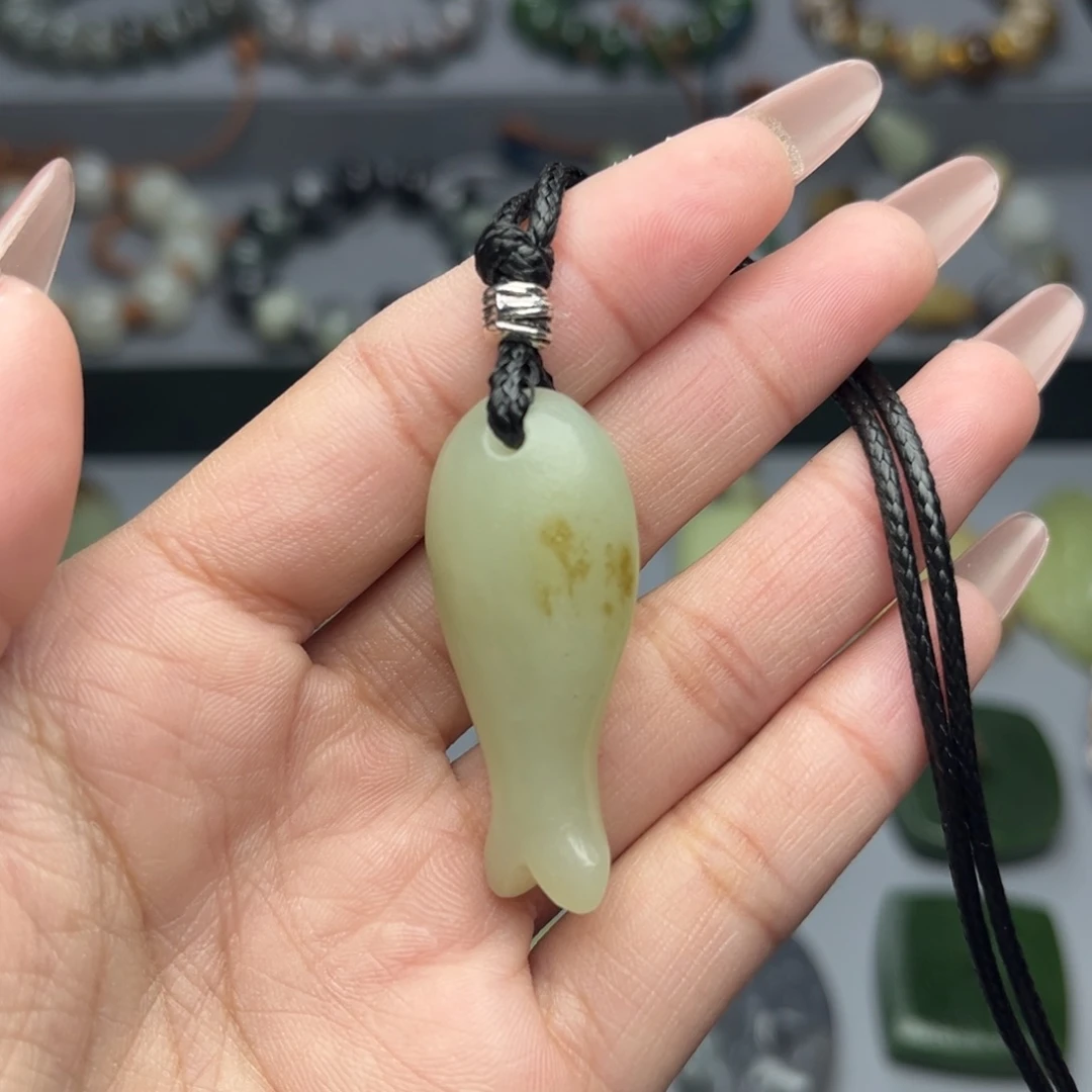 月***姐和田玉未镶嵌颈饰