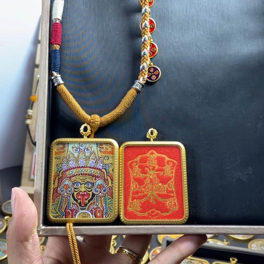 吊坠美丽的唐卡漂亮结缘