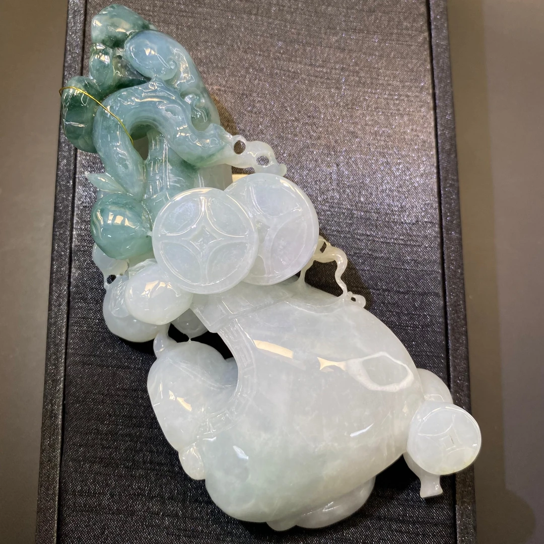 29天然缅甸翡翠A货飘蓝花如意摆件/100573/北京银座拍卖