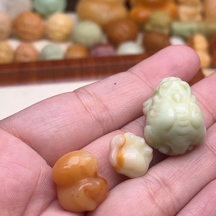 未镶嵌石英质玉（缅黄）珠宝半成品