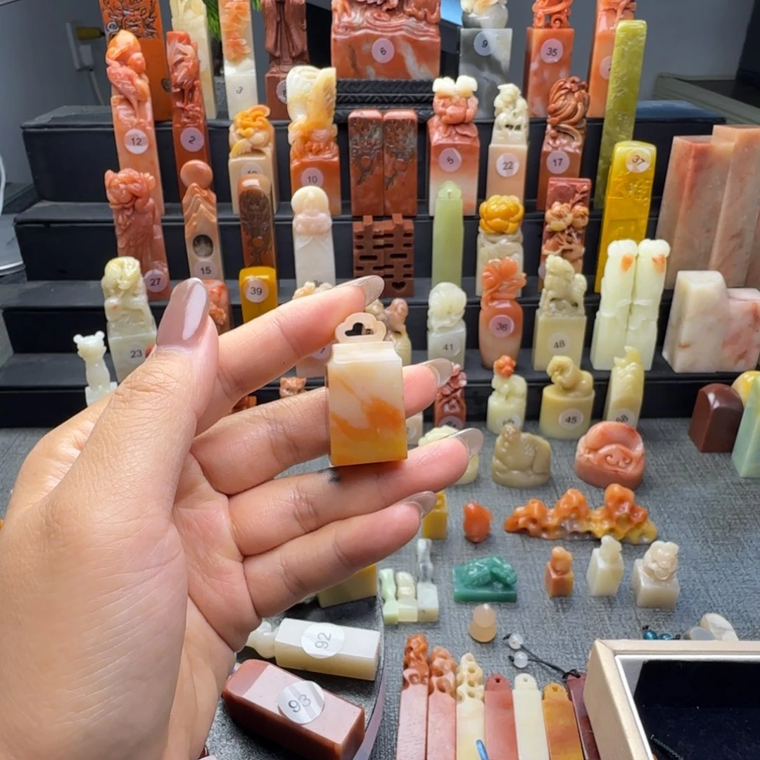 陆***拙寿山石印石如意钮