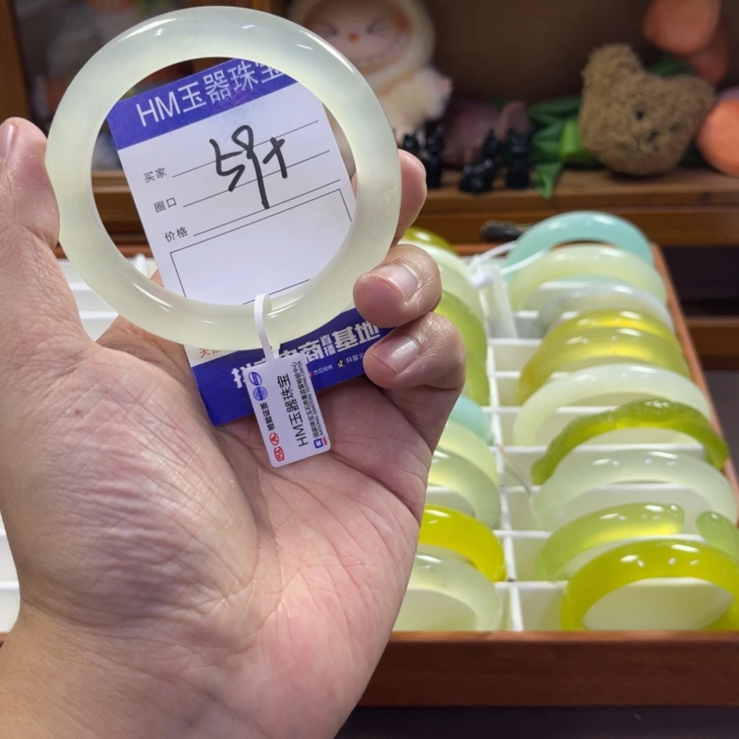 蛇纹石玉未镶嵌手镯182