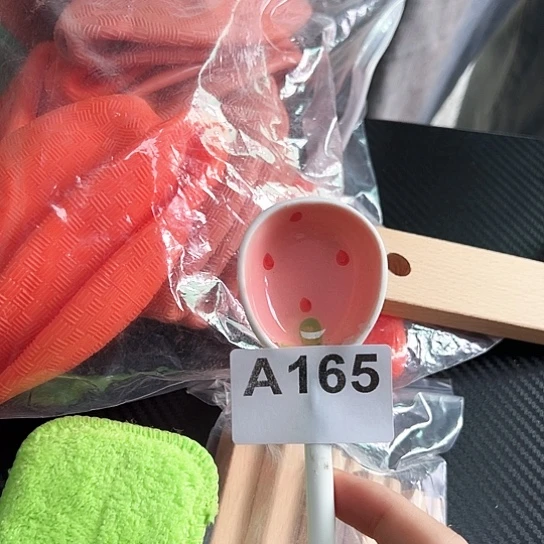 摆件……………………………………………………………………