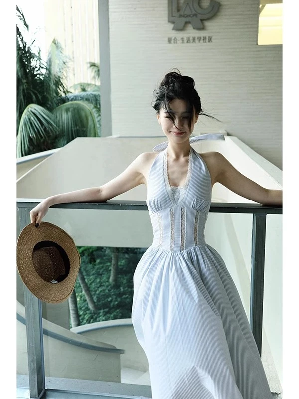 法式条纹蕾丝花边无袖挂脖连衣裙女装夏季温柔风裙子气质收腰长裙