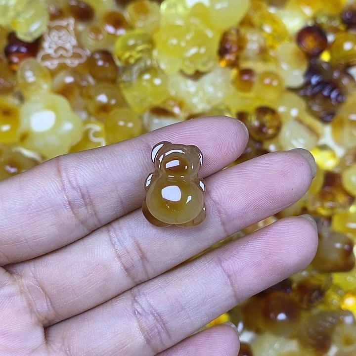 吊坠橄榄核抱抱熊65