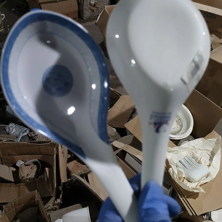 摆件盘子碗茶壶啥都有