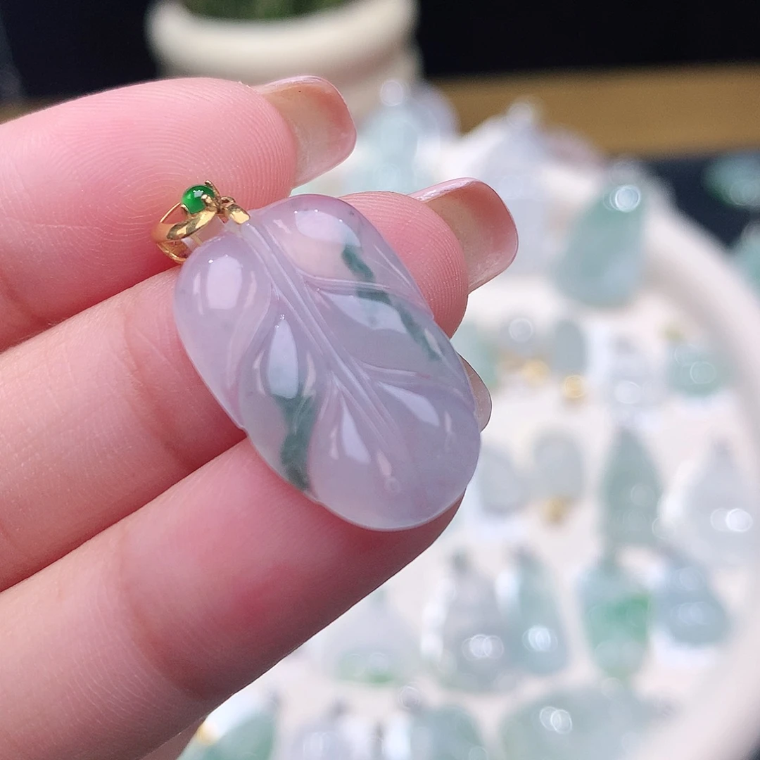 颈饰18K金镶嵌翡翠叶子