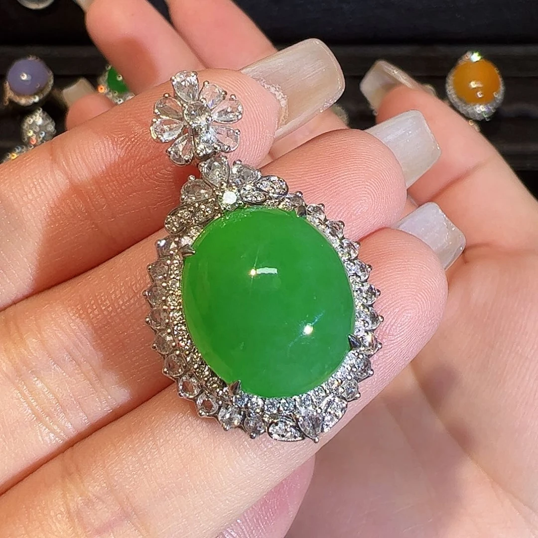 翡翠颈饰18K金镶嵌蛋面