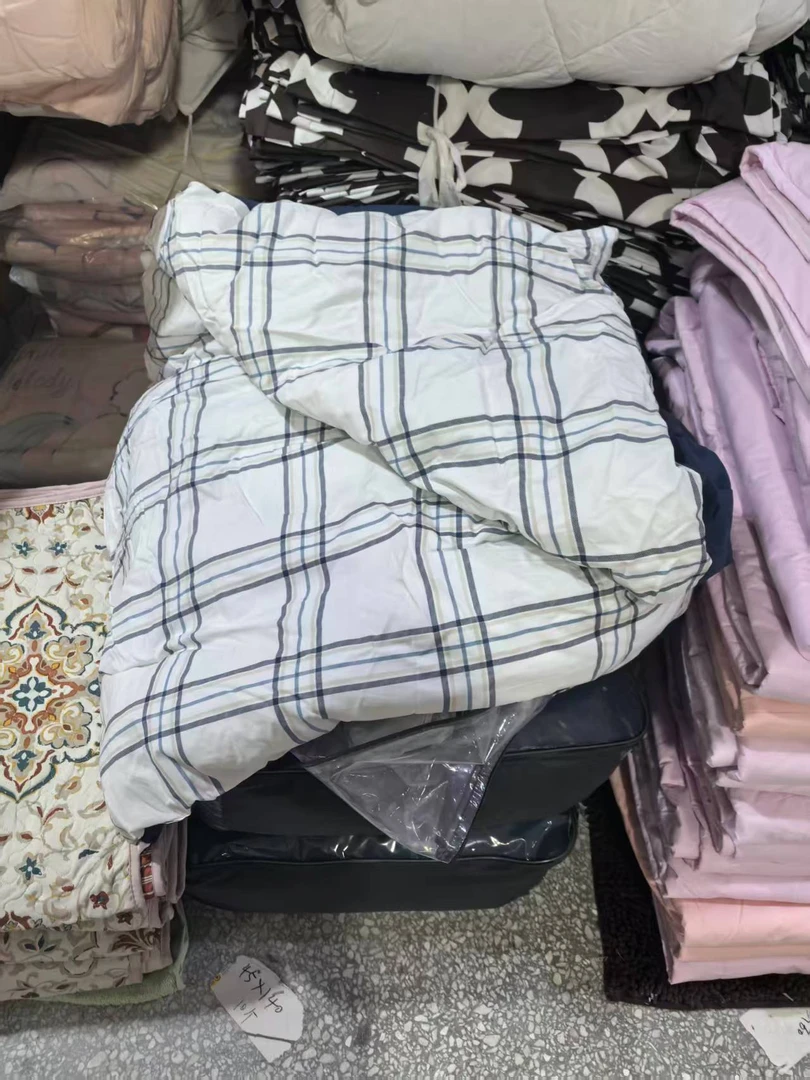 《厚广家》3楼180×230蓝白条纹全棉羽丝绒被 发1张