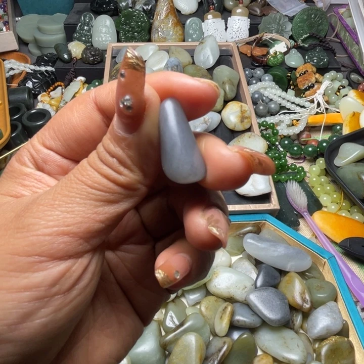 指***沙和田玉未镶嵌珠宝半成品
