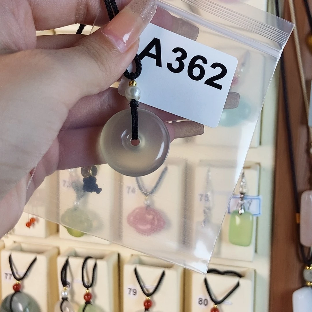 玛瑙/玉髓颈饰合金