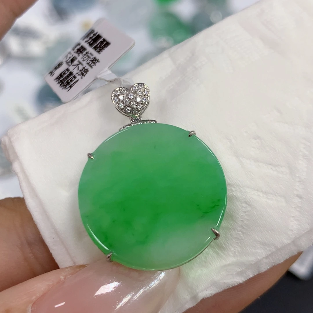 颈饰18K金镶嵌翡翠