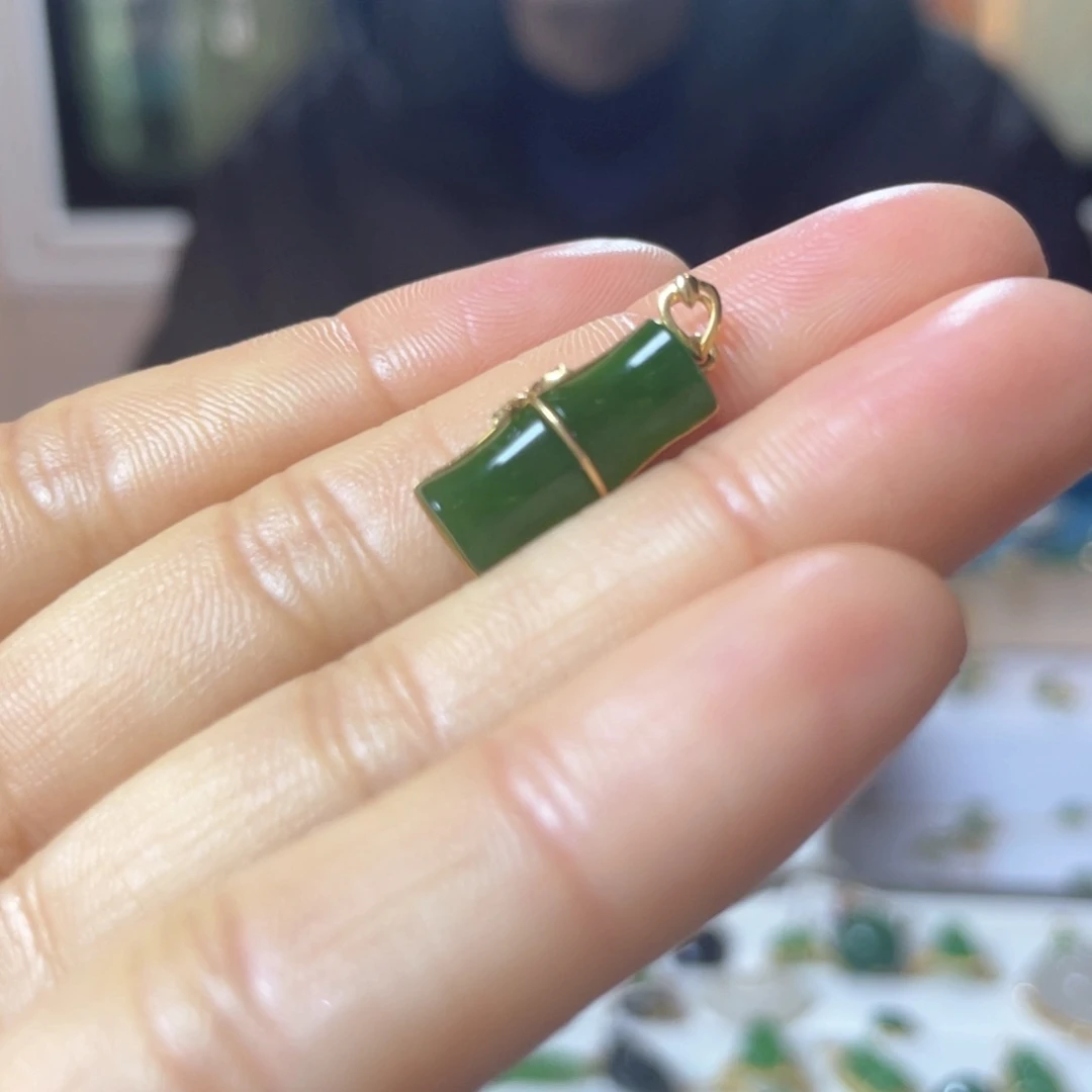 和田玉颈饰18K金镶嵌吉****）