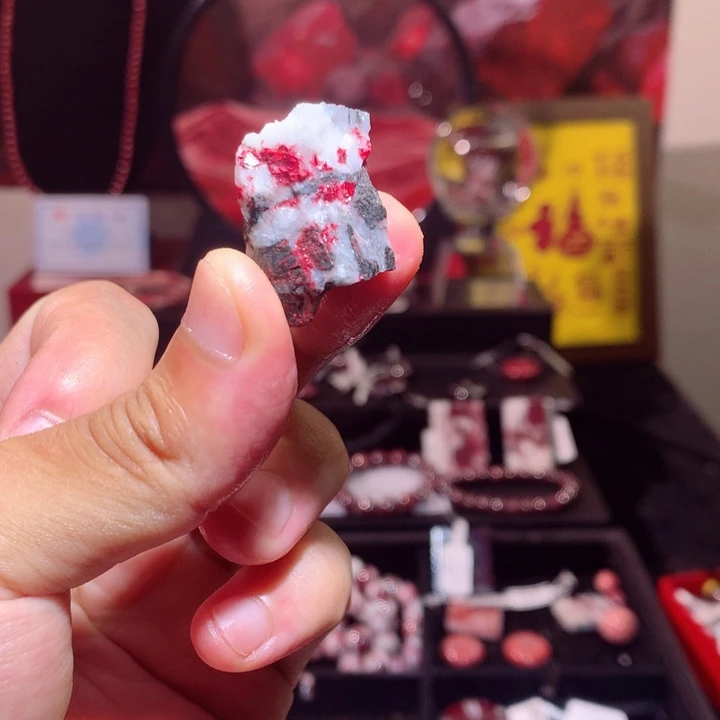 天然辰砂原石毛料4