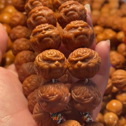 手串猴头核桃继**来舞台