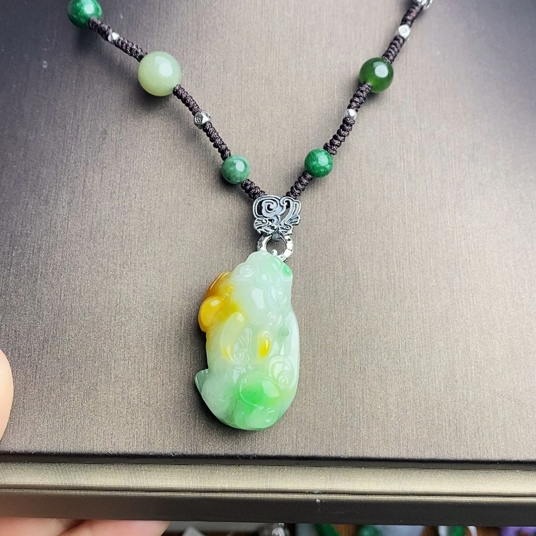 翡翠未镶嵌颈饰有纹99