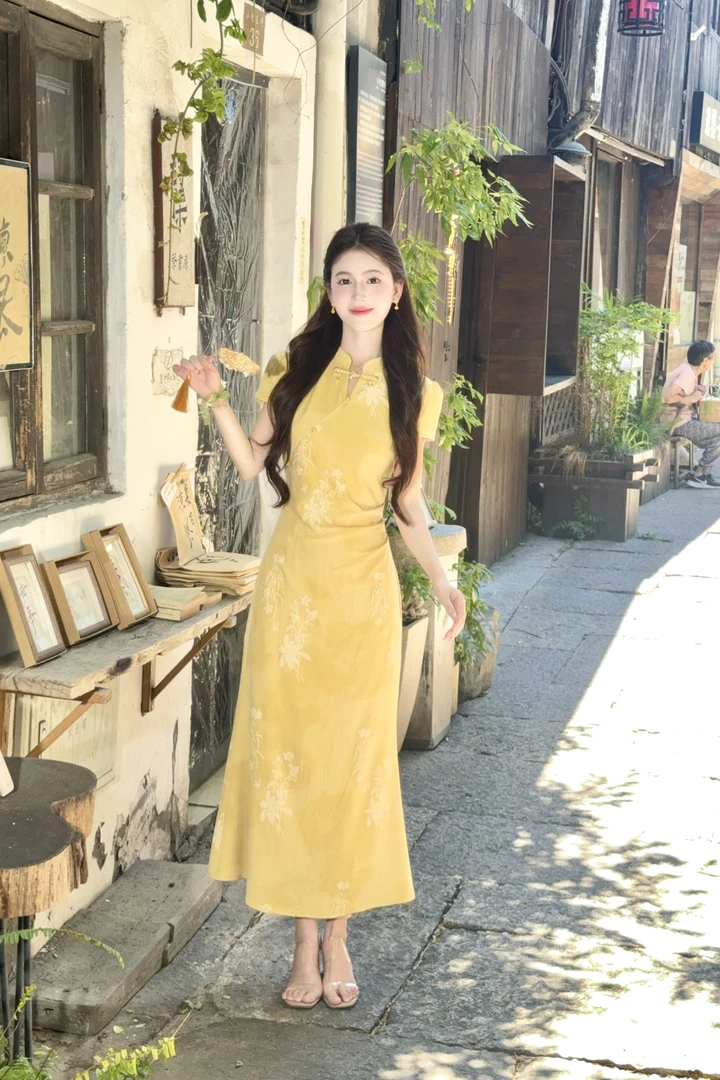 国风新中式旗袍连衣裙女夏季2025新款温柔风气质奶油黄提花鱼尾裙