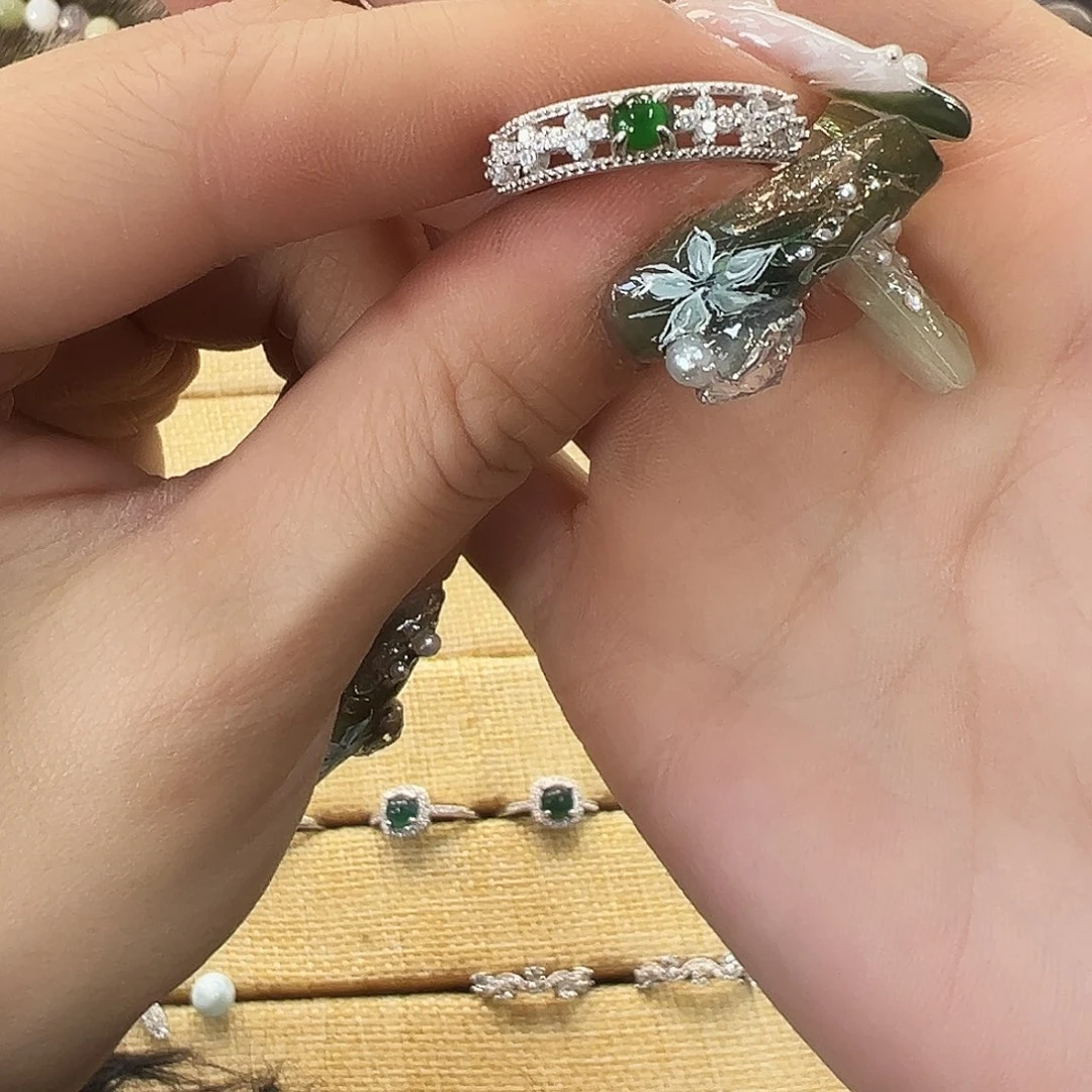 翡翠戒指未镶嵌啊啊啊啊