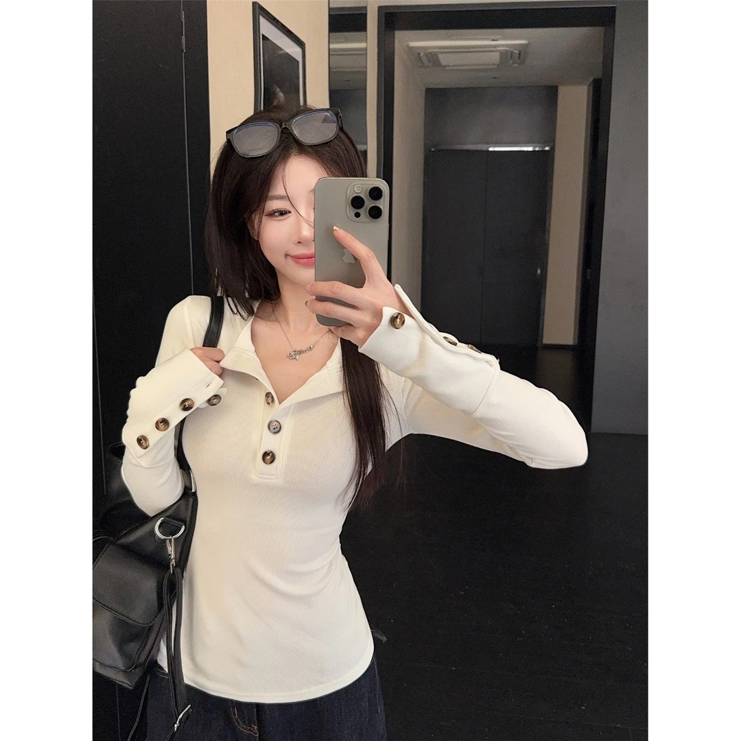 法式辣妹设计感v领纽扣正肩长袖t恤女冬季百搭收腰不规则女款T恤