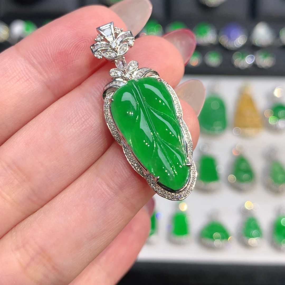 翡翠18K金镶嵌颈饰