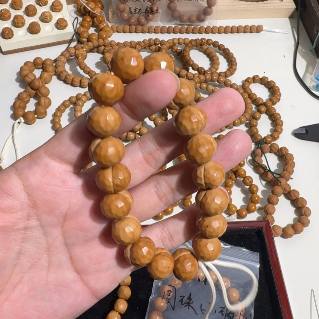 手串猴头核桃钻石面屁桃黑点款