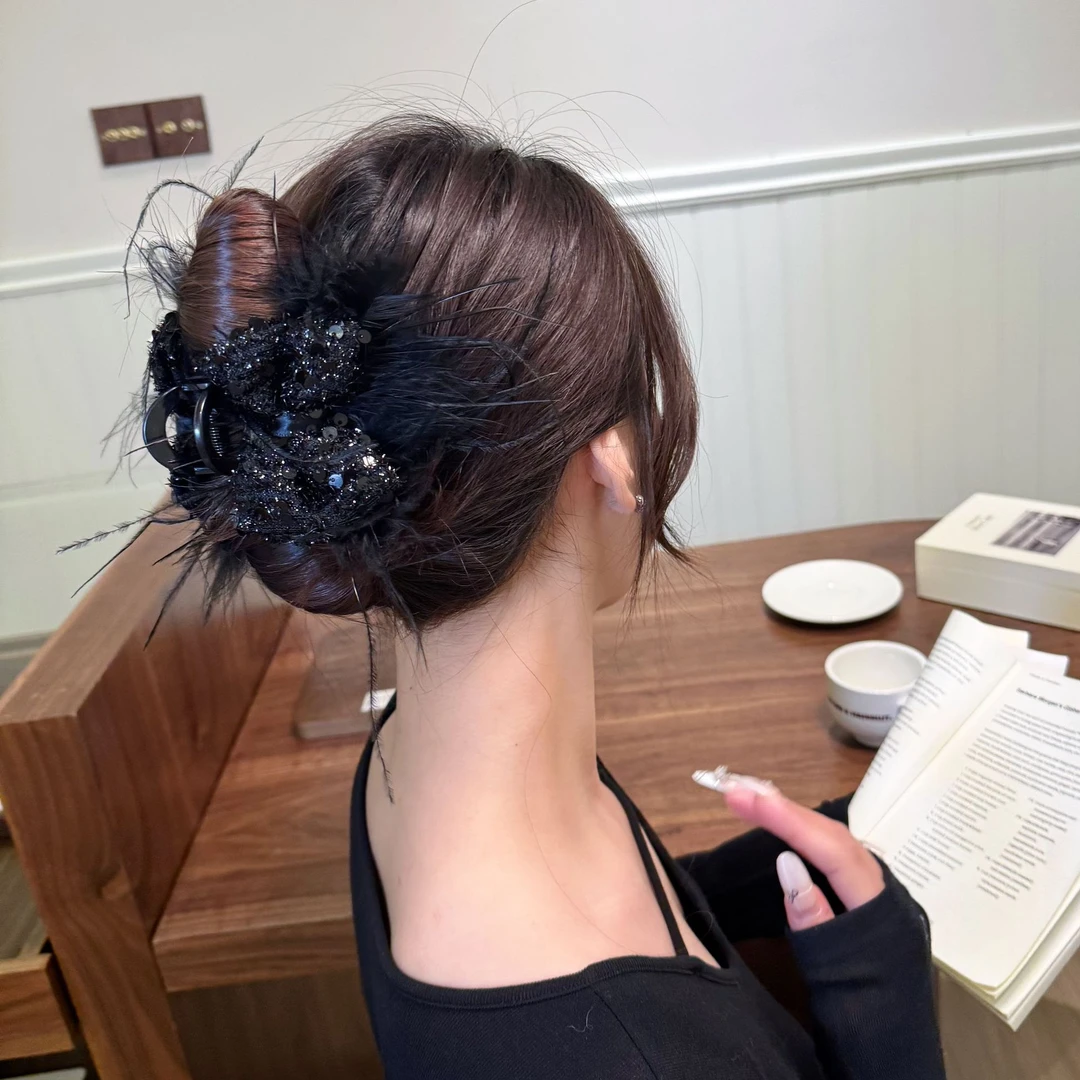 黑色蝴蝶结亮片羽毛抓夹女新款高级感发夹后脑勺秋冬鲨鱼夹子发饰