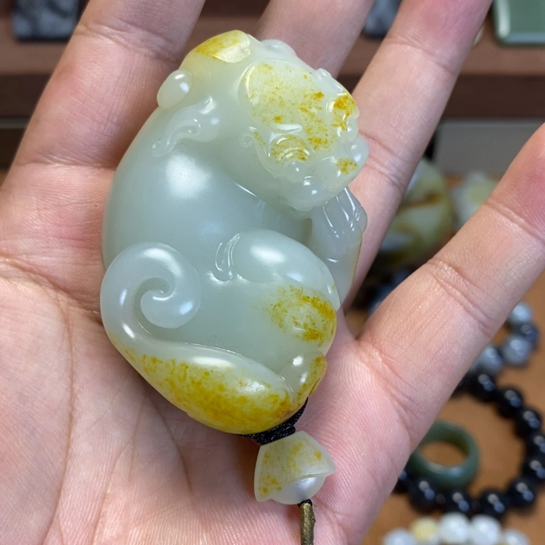 和田玉未镶嵌把件新疆和田玉洒金皮貔貅手把件