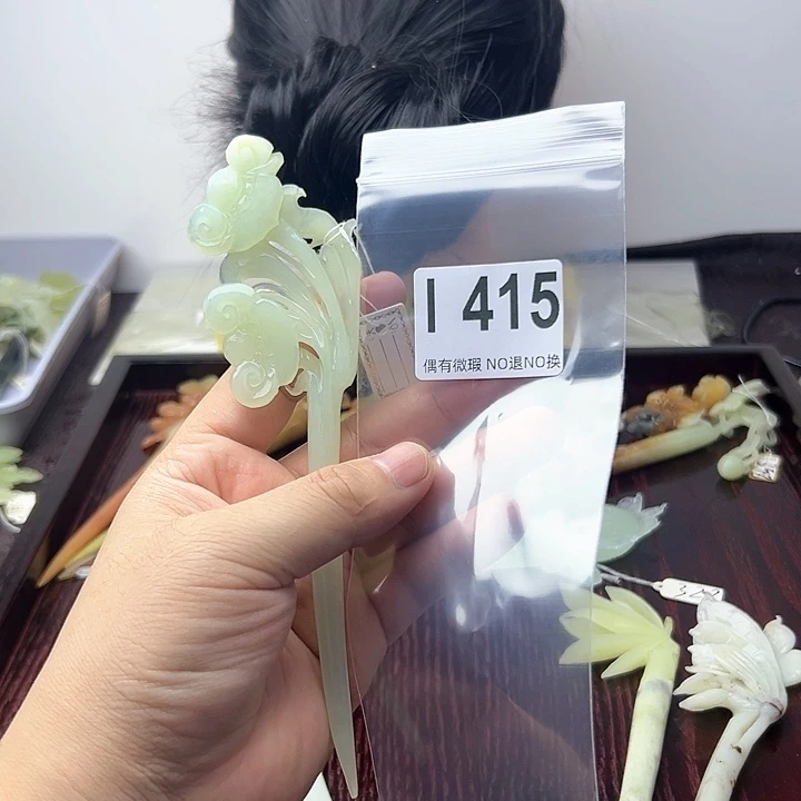 蛇纹石玉发饰合金化*