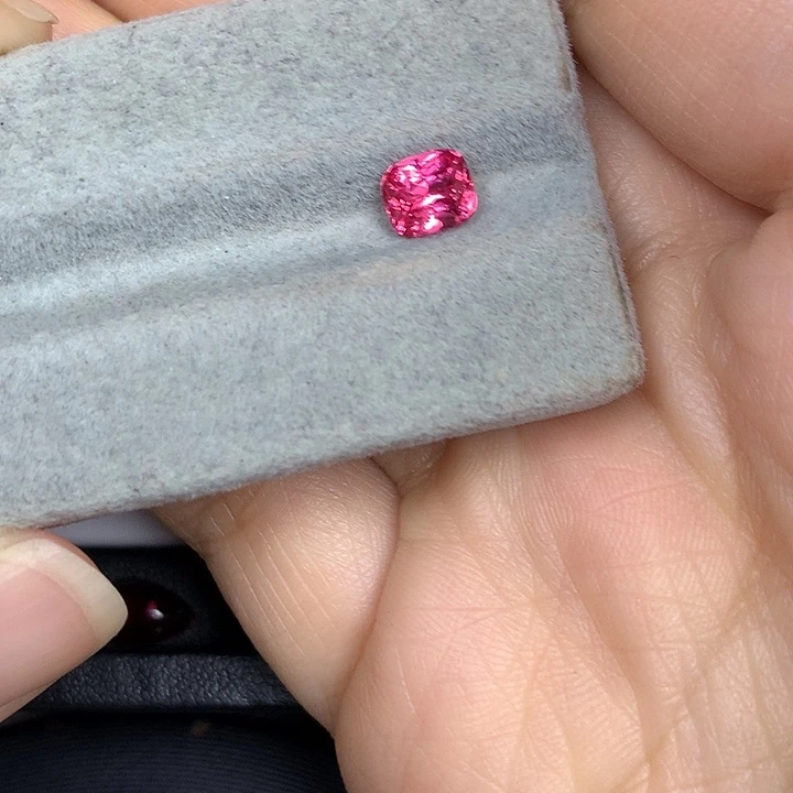 尖晶石裸石1.08ct莲花色马亨盖