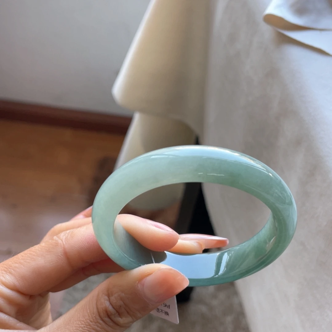 翡翠手镯未镶嵌贵妃