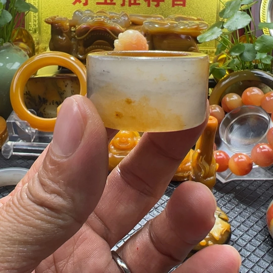 石英质玉未镶嵌颈饰