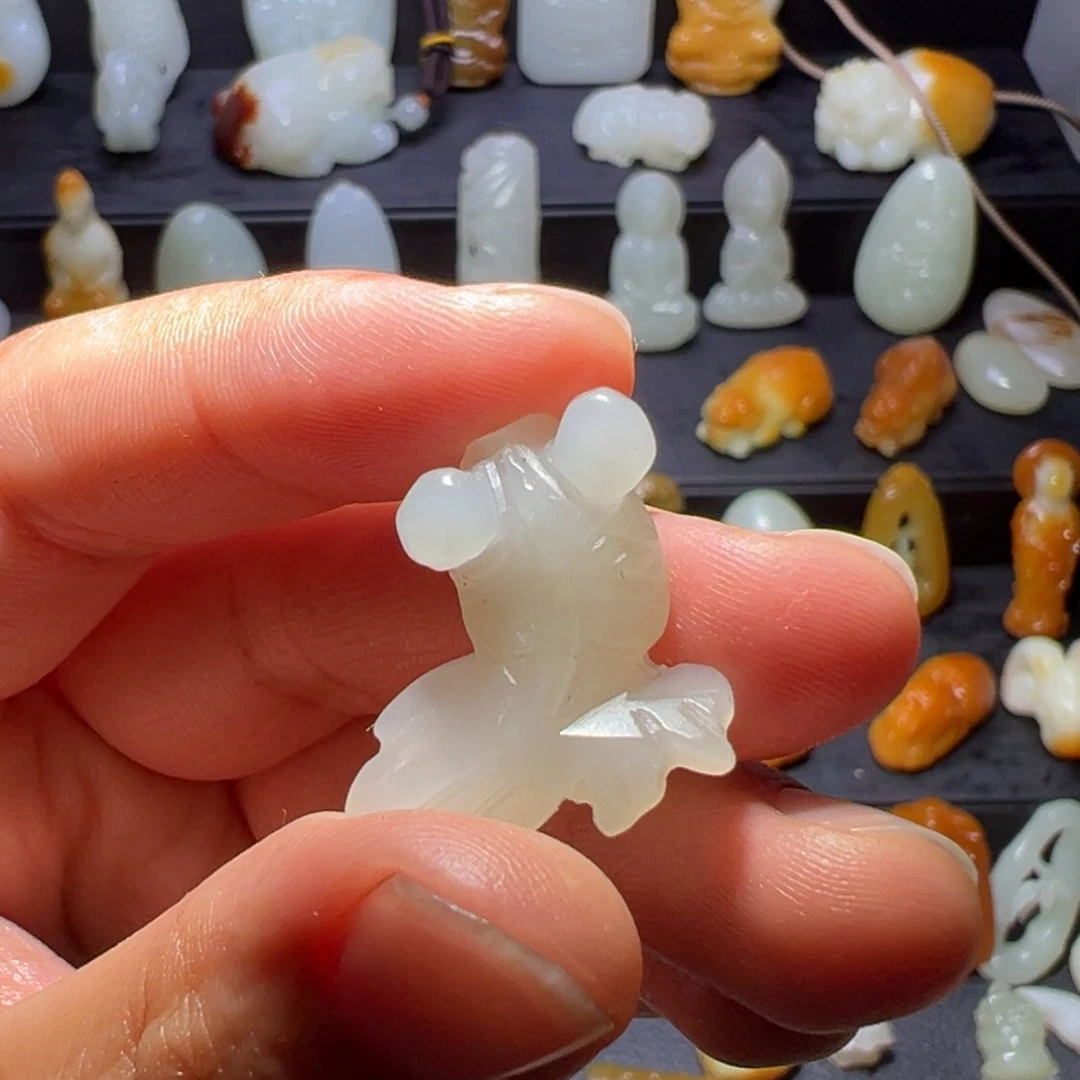 H***）和田玉未镶嵌颈饰