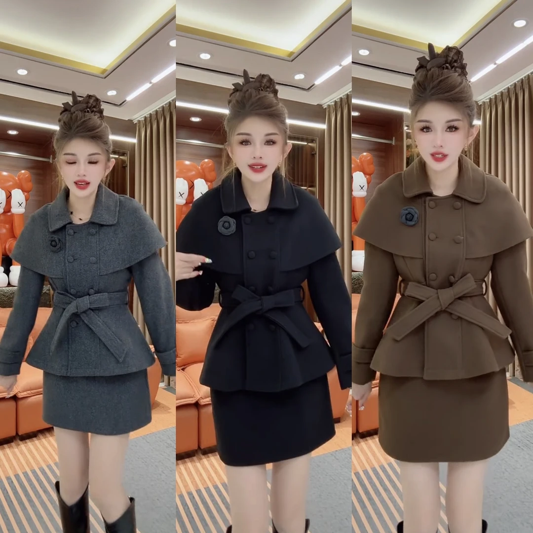 秋季洋气宽松显瘦百搭气质不贴身披风上衣搭短裙套装