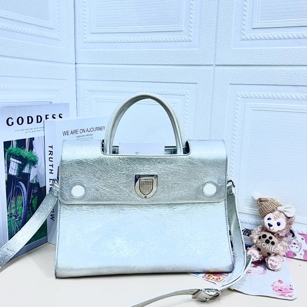 95新 DIOR/迪奥 银色盾牌斜挎包