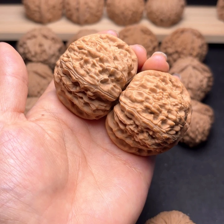 L***O把件文玩核桃45白狮子