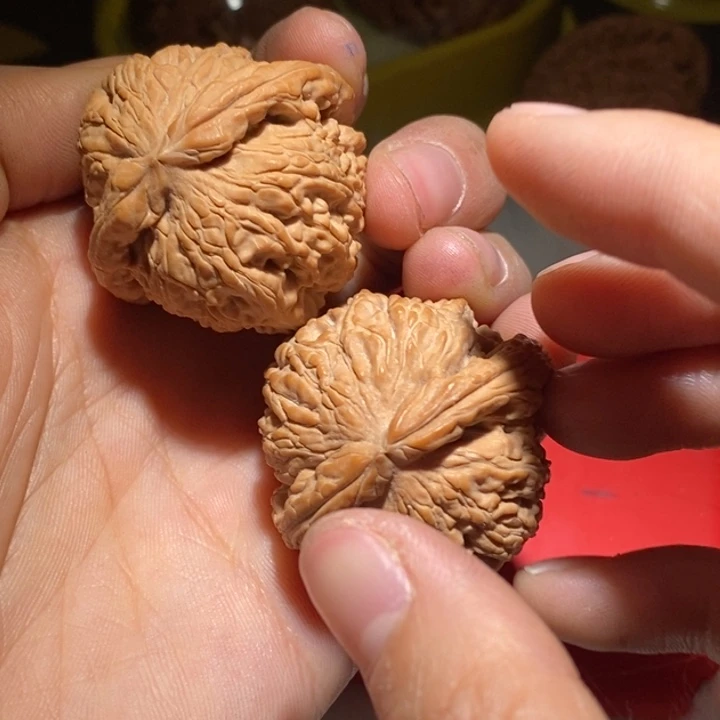 ༺***༻吊坠文玩核桃我在外面吃东西了哈