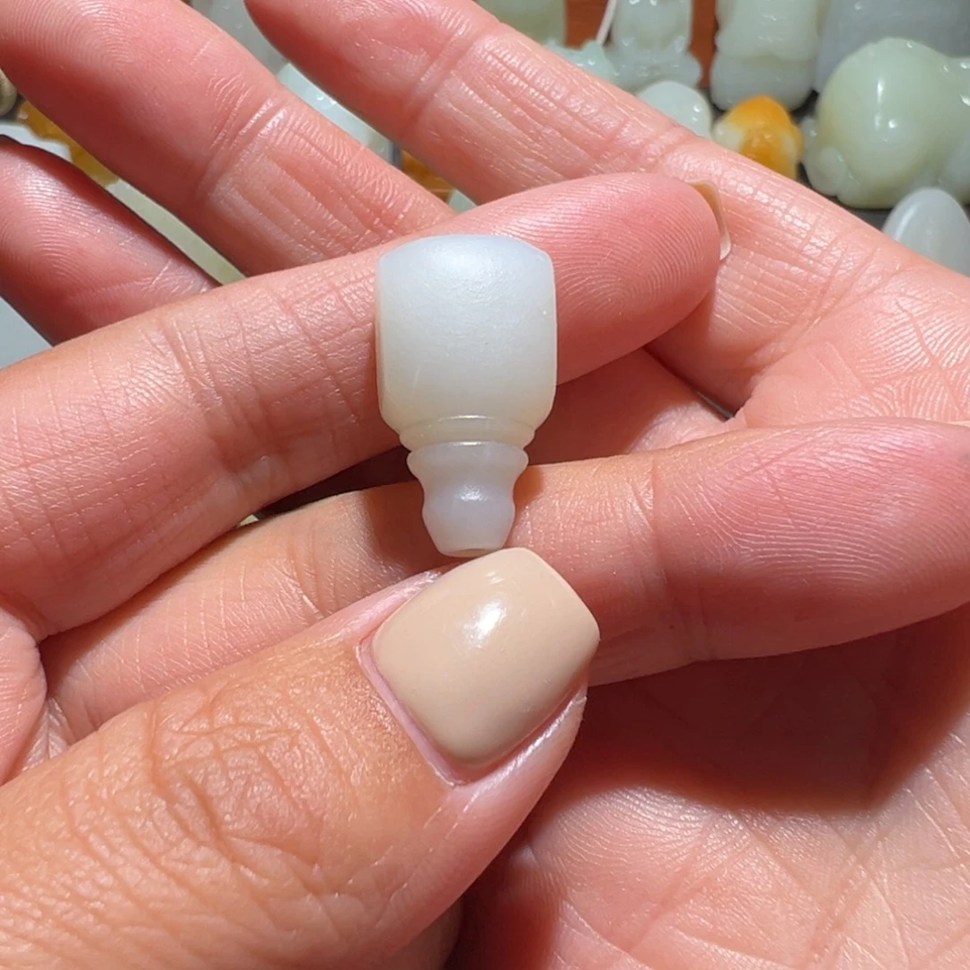 春***鸡和田玉未镶嵌颈饰