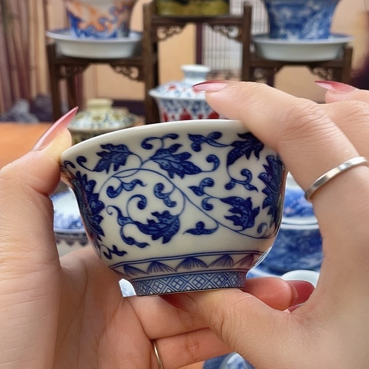 摆件青花缠枝莲压手杯