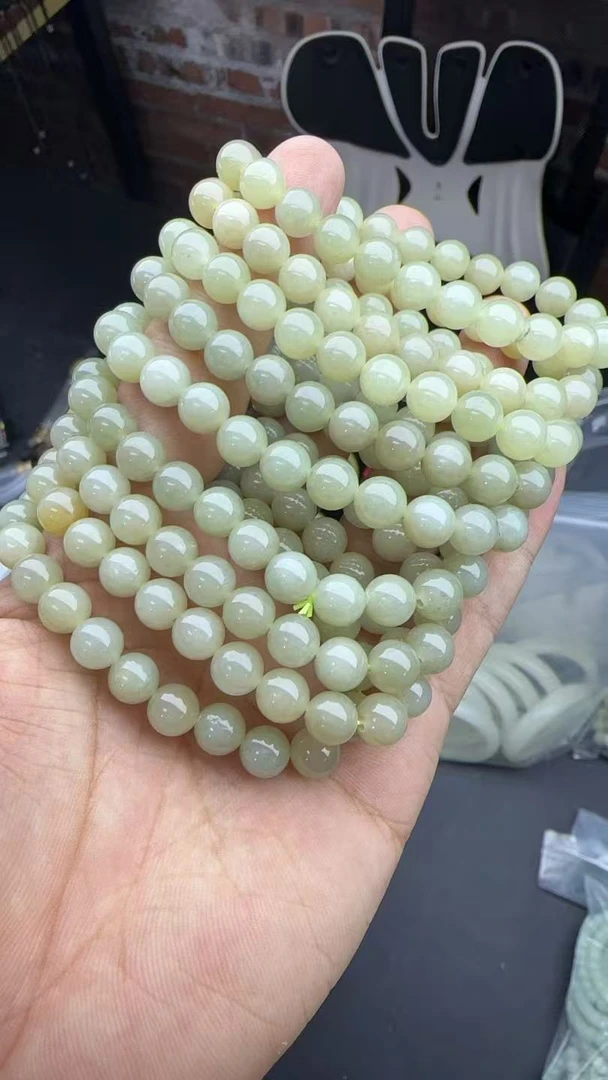 新疆和田玉且末米汤黄手串卡8 多样性发一