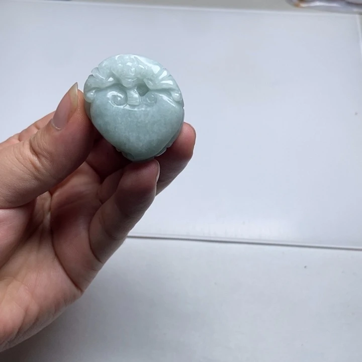 翡翠未镶嵌颈饰如意2