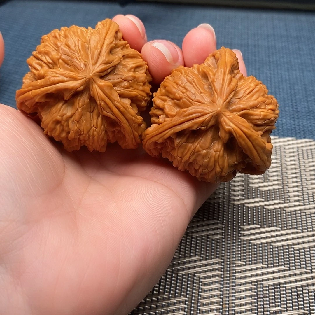 用***9文玩核桃吊坠三棱