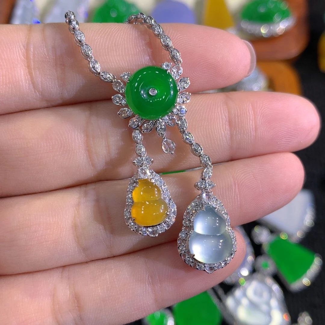 翡翠18K金镶嵌颈饰